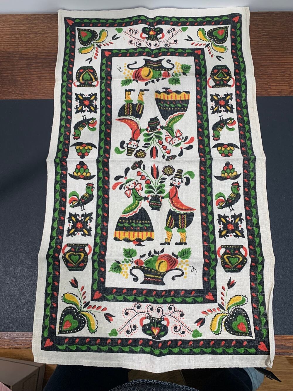 Vintage 50s 60s  Kitchen Tea Towel with Pennslyvania Dutch Designs Exc